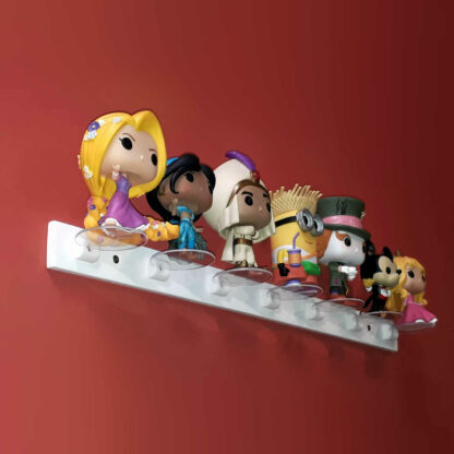 Barre de 7 mini-étagères garnie de figurines Funko POP Disney, mur rouge
