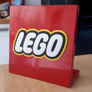 Logo LEGO sur support