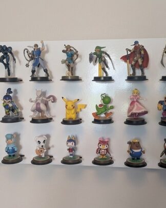 Vingt-sept Amiibo alignés sur trois lignes